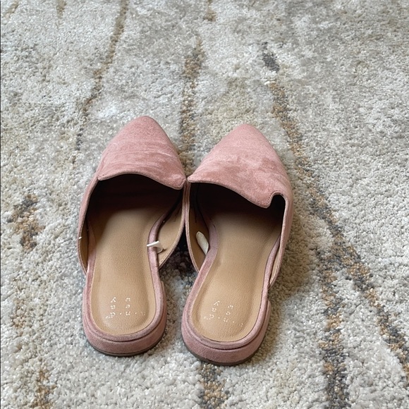 Blush Slides - Picture 3 of 9